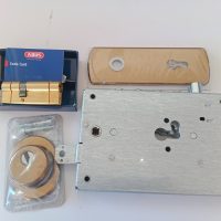 Σετ κλειδαριας θωρακισμενης πορτας νεου τυπου με αφαλό abus d6 plus και defender